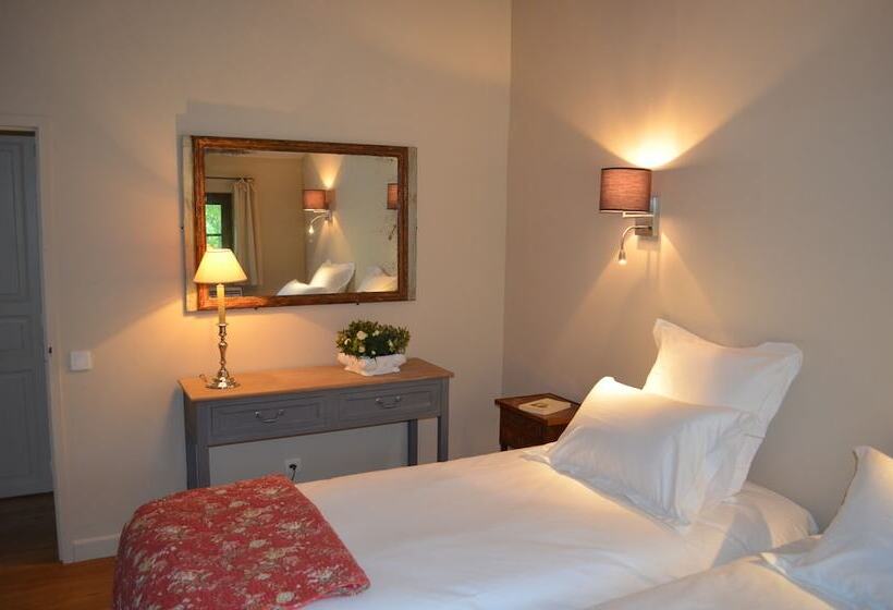 تختخواب و صبحانه Campagne Chastel