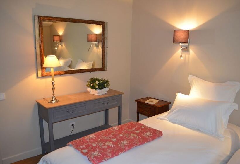 تختخواب و صبحانه Campagne Chastel