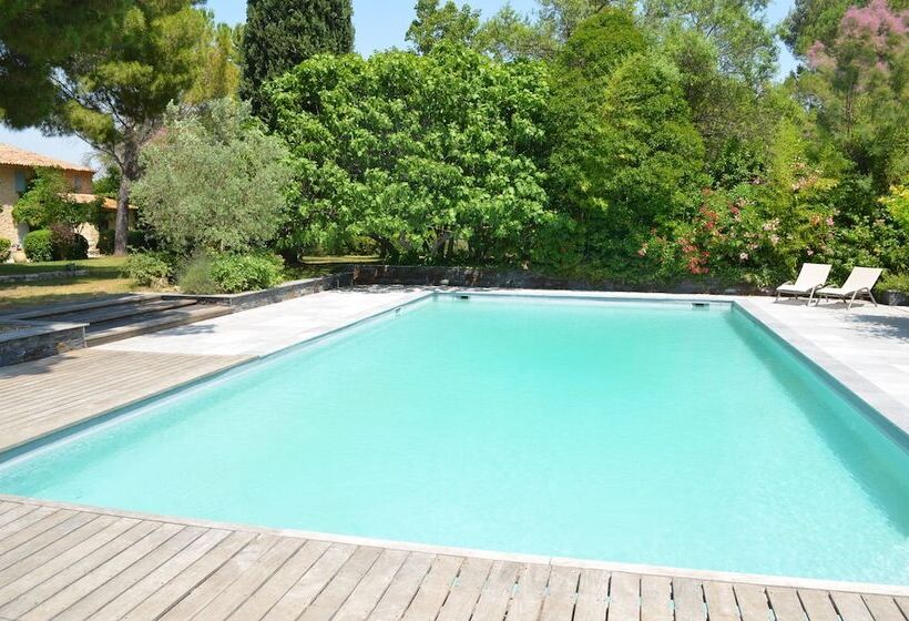 تختخواب و صبحانه Campagne Chastel