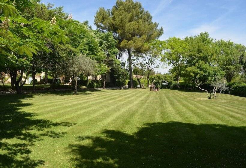 تختخواب و صبحانه Campagne Chastel