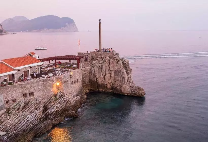 هتل Ami Budva Petrovac