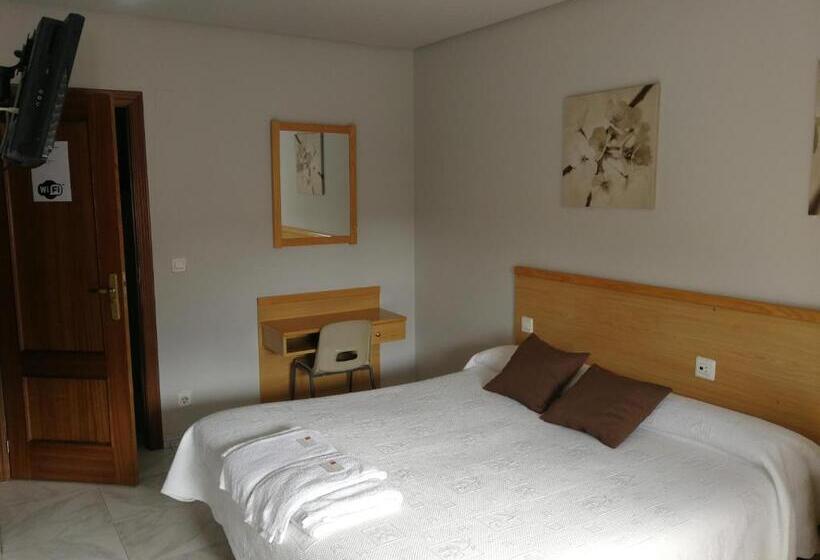 호텔 Hostal Cerecedo