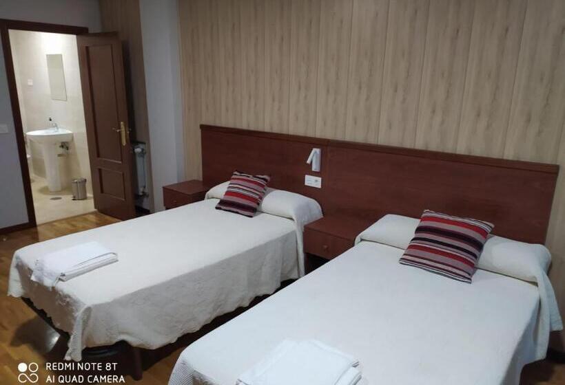 호텔 Hostal Cerecedo