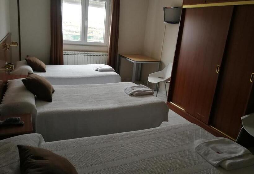 호텔 Hostal Cerecedo