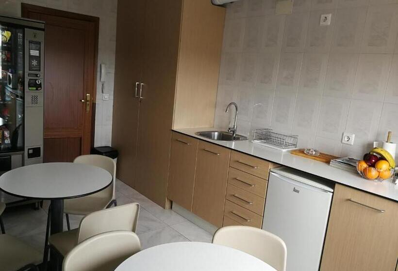 호텔 Hostal Cerecedo