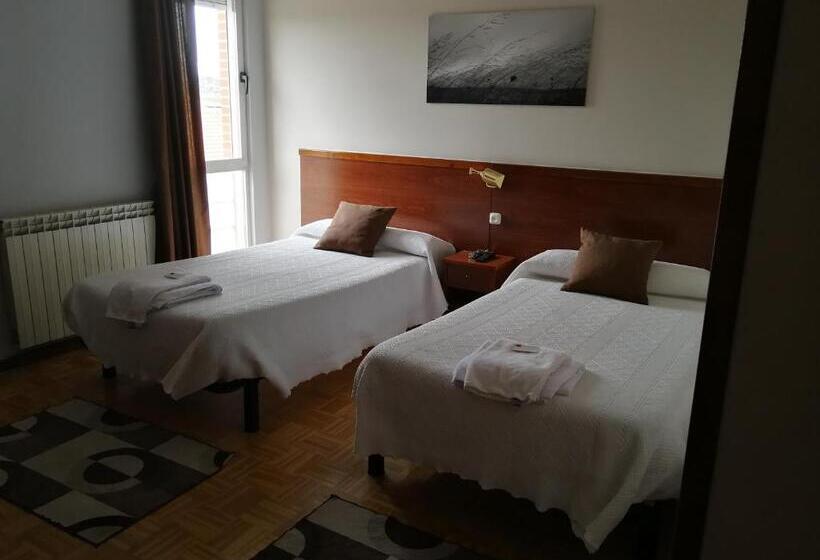 호텔 Hostal Cerecedo