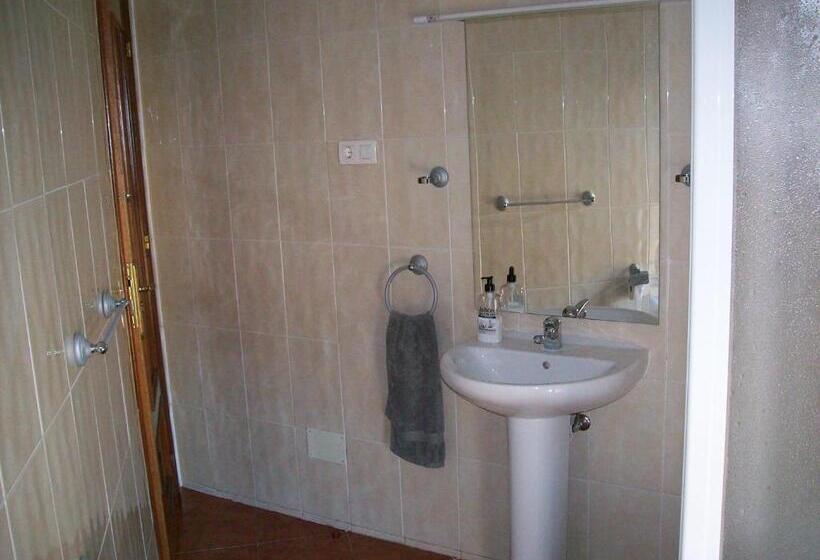 호텔 Hostal Cerecedo