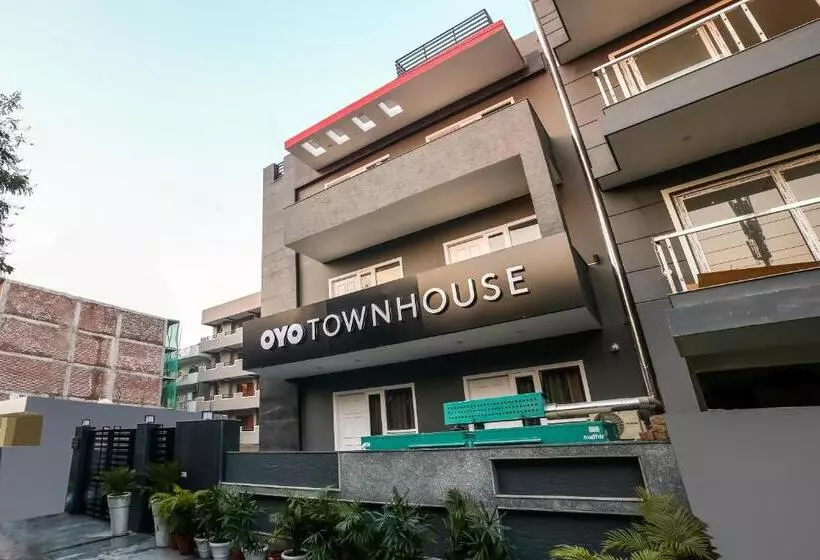 ホテル Townhouse Unitech Cyber Park Gurgaon Near Omaxe Celebration Mall