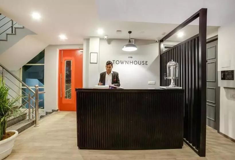 ホテル Townhouse Unitech Cyber Park Gurgaon Near Omaxe Celebration Mall
