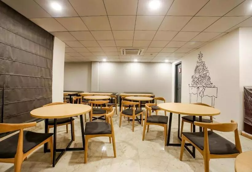 ホテル Townhouse Unitech Cyber Park Gurgaon Near Omaxe Celebration Mall