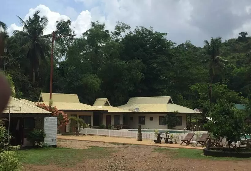 ホテル Tay Lelong's Pension House