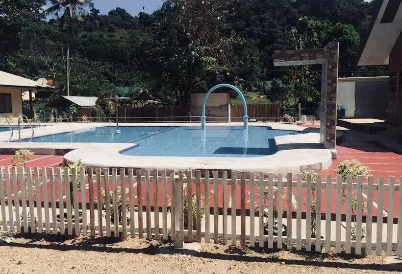 ホテル Tay Lelong's Pension House