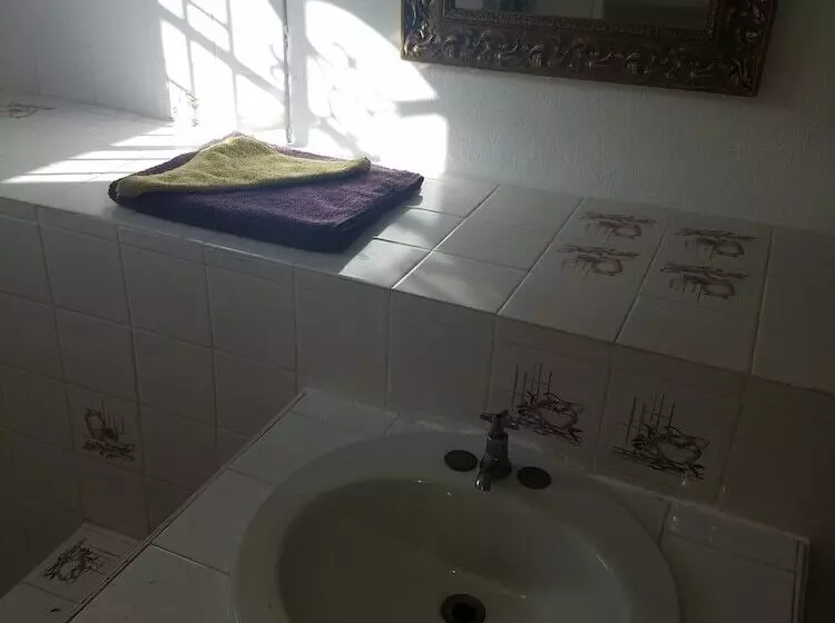 پانسیون Cozy Family Inn