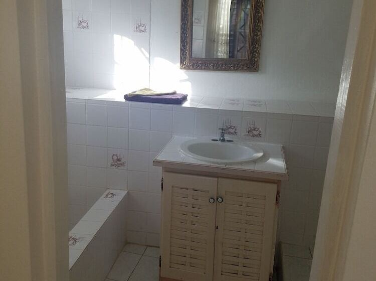 پانسیون Cozy Family Inn