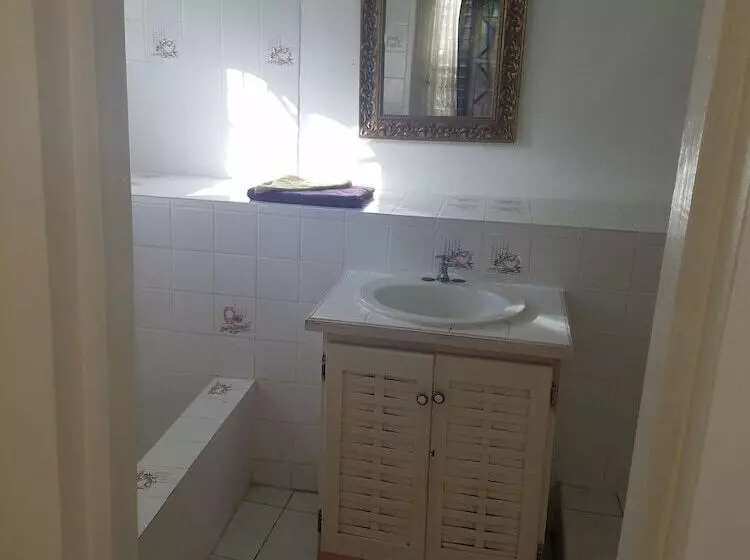 پانسیون Cozy Family Inn