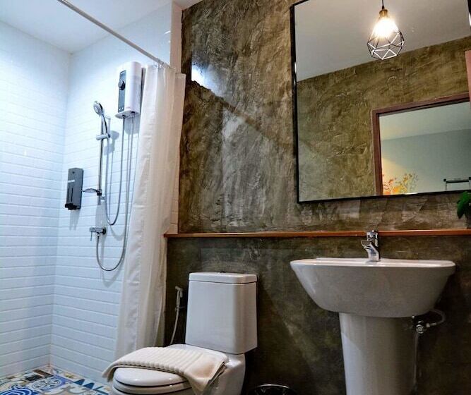 هاستل Lana Beds & Space