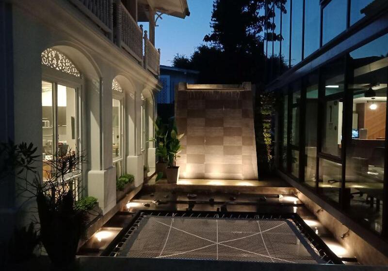 فندق صغير Lana Beds & Space