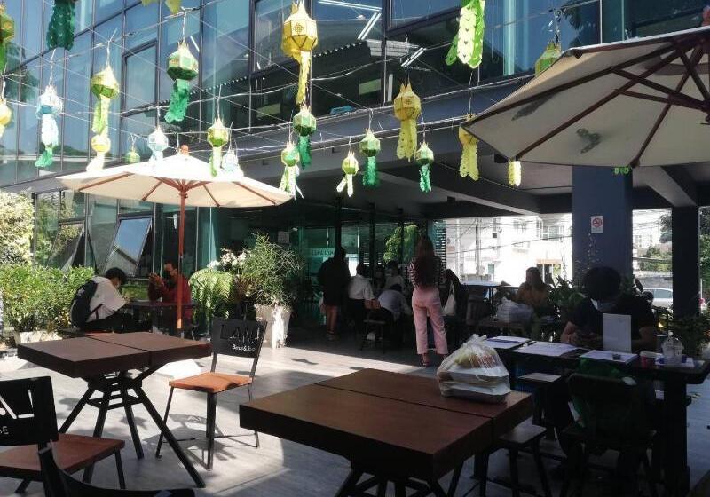 فندق صغير Lana Beds & Space