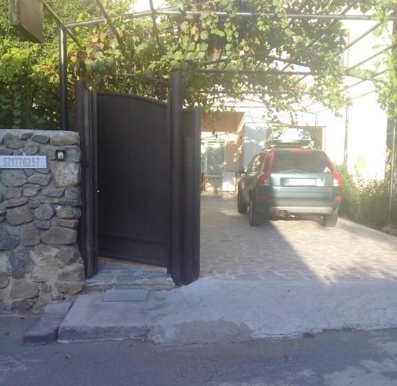 تختخواب و صبحانه Elmira