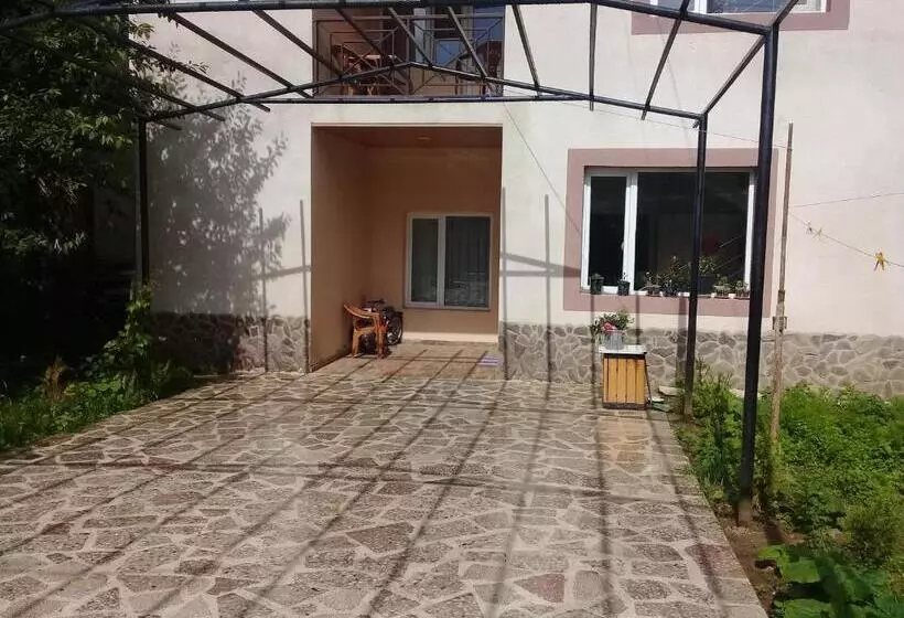 تختخواب و صبحانه Elmira