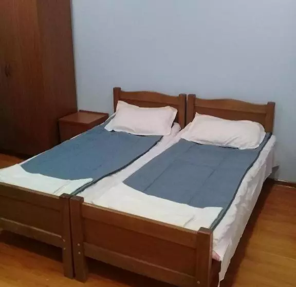 تختخواب و صبحانه Elmira