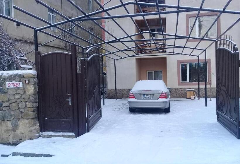 تختخواب و صبحانه Elmira