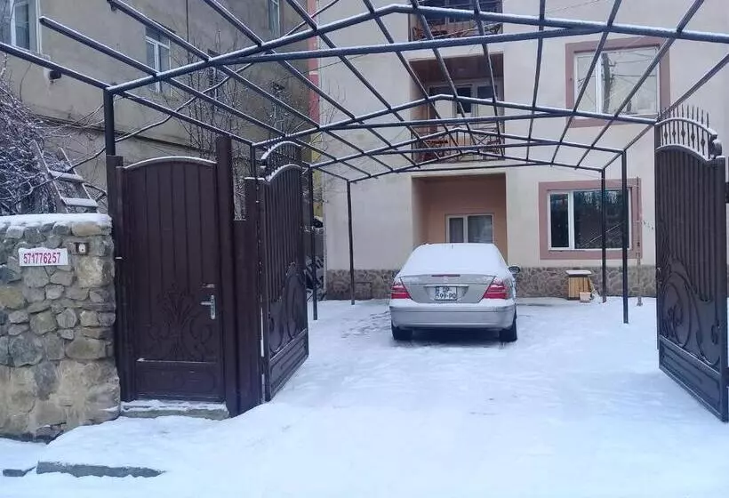 تختخواب و صبحانه Elmira