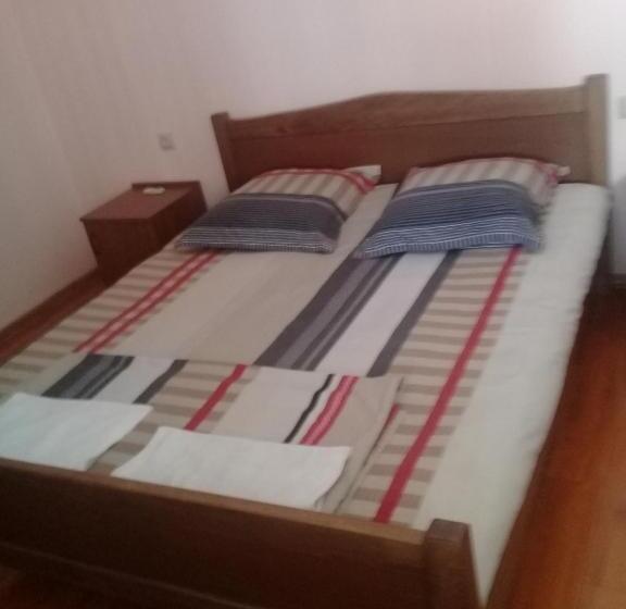 تختخواب و صبحانه Elmira