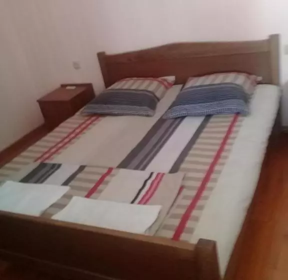 تختخواب و صبحانه Elmira