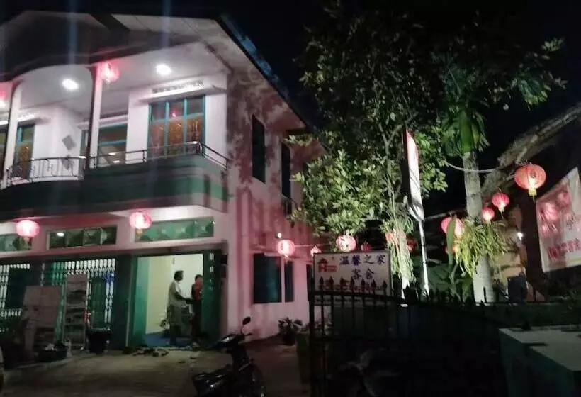 تختخواب و صبحانه Warm Home