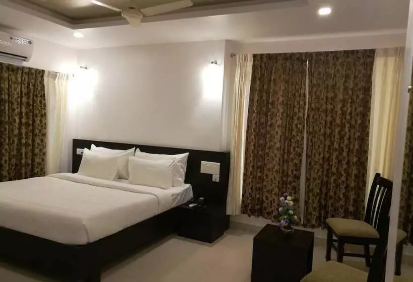 Hotel Amrut Aura