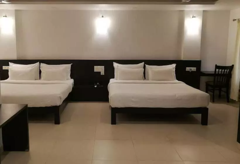 Hotel Amrut Aura