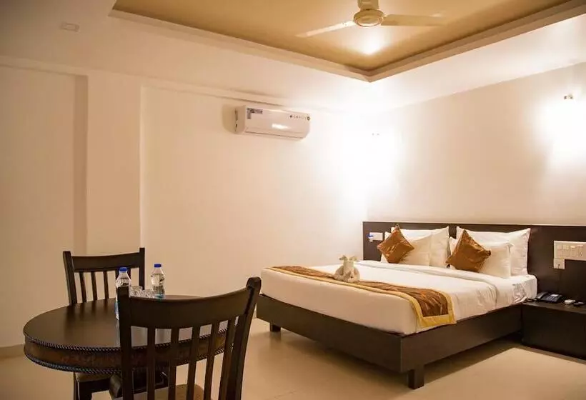 Hotel Amrut Aura