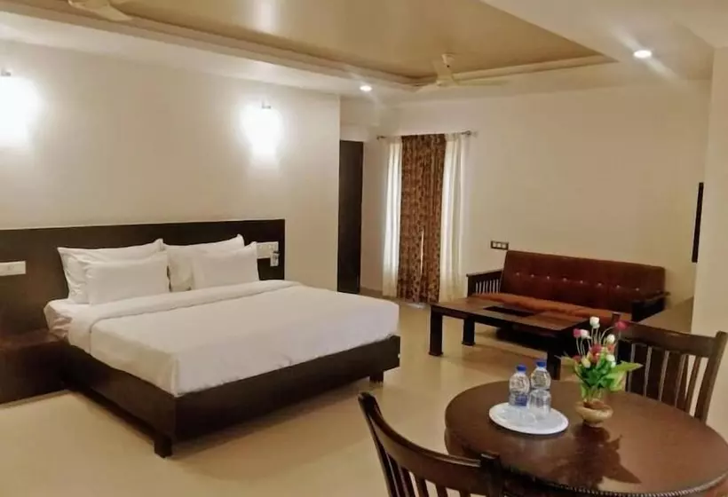 Hotel Amrut Aura