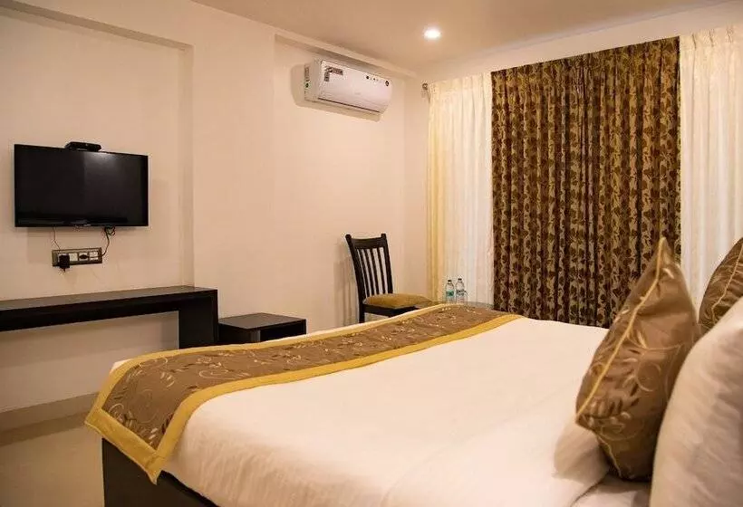 Hotel Amrut Aura