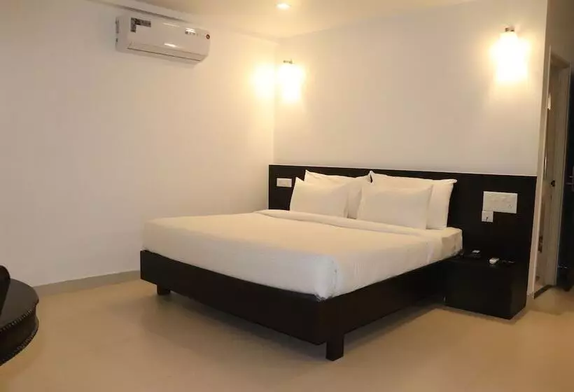 Hotel Amrut Aura