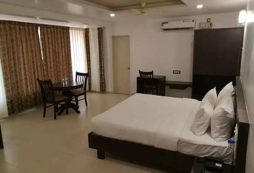Hotel Amrut Aura