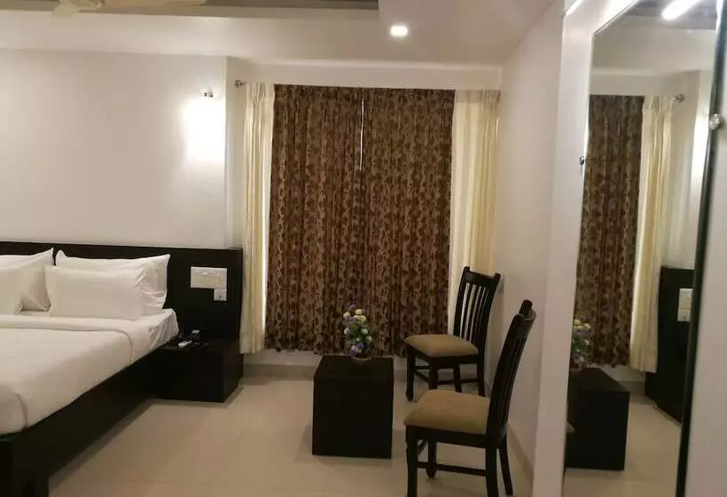 Hotel Amrut Aura