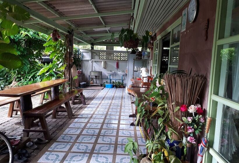 ホテル Baan Kitsada