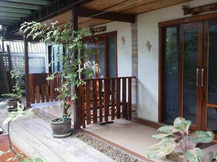 ホテル Baan Kitsada