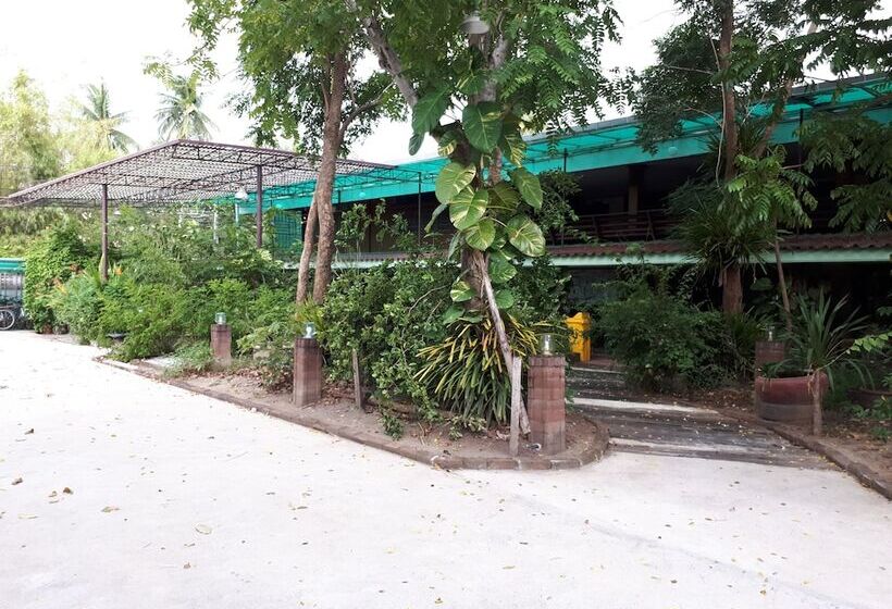 ホテル Baan Kitsada