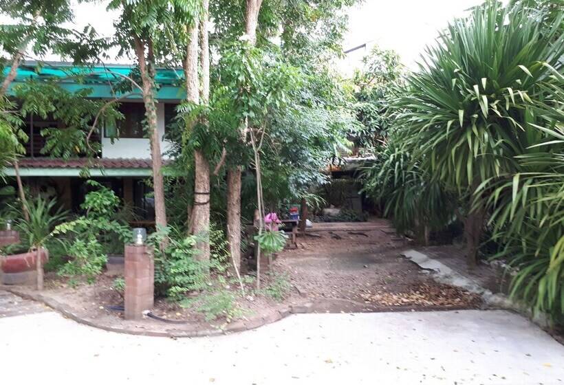 ホテル Baan Kitsada