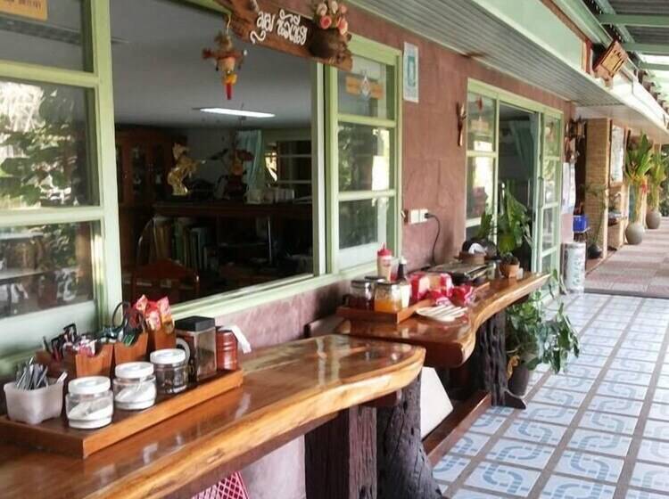 ホテル Baan Kitsada