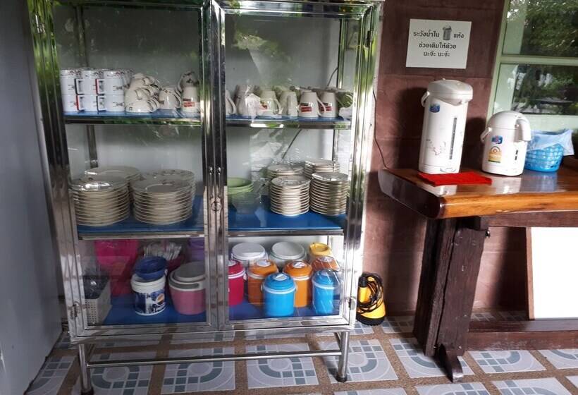 ホテル Baan Kitsada