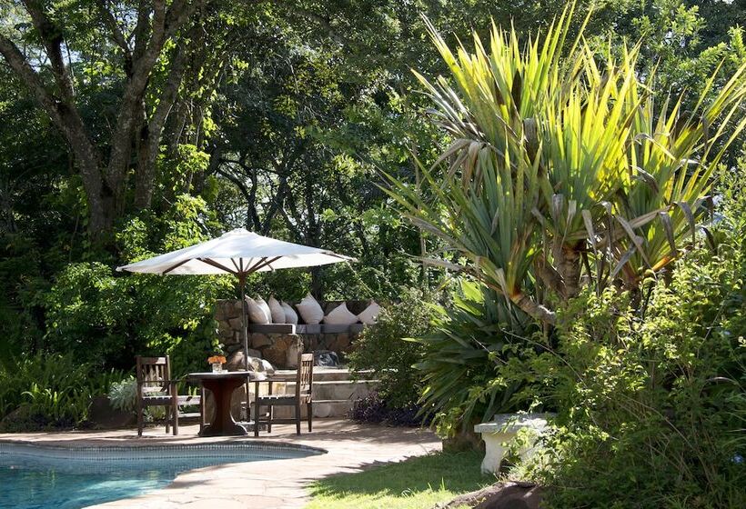 هتل Bushman Rock Safaris