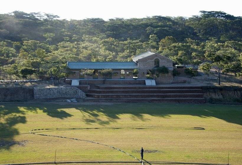 هتل Bushman Rock Safaris