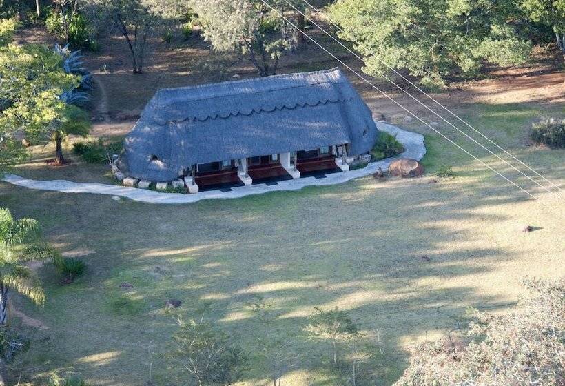 هتل Bushman Rock Safaris