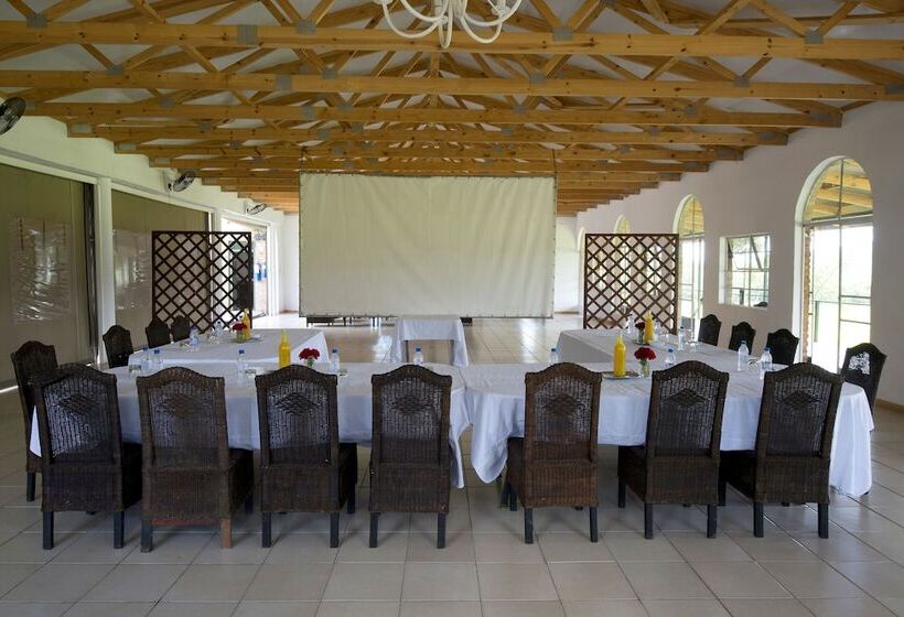 هتل Bushman Rock Safaris