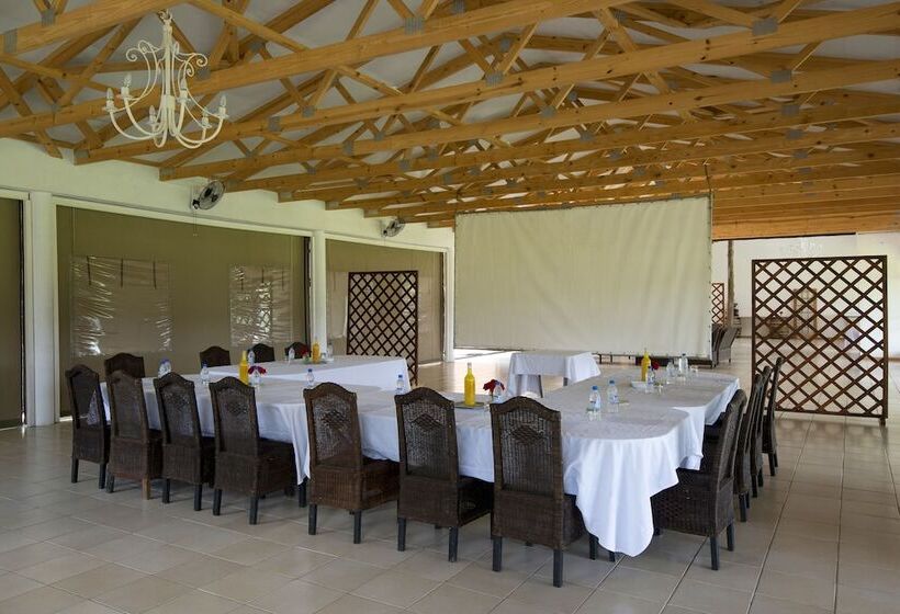 هتل Bushman Rock Safaris