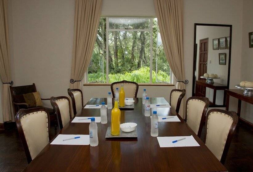 هتل Bushman Rock Safaris